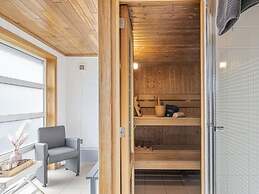 Quiet Villa with Hot Tub & Sauna