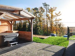 Quiet Villa with Hot Tub & Sauna