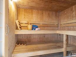 Quiet Villa with Hot Tub & Sauna