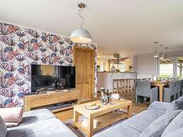 Quiet Villa with Hot Tub & Sauna