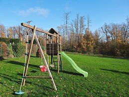 Quiet Villa with Hot Tub & Sauna
