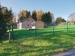 Quiet Villa with Hot Tub & Sauna