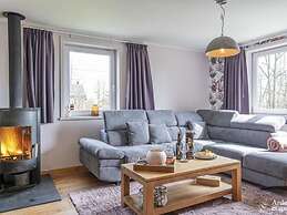 Quiet Villa with Hot Tub & Sauna