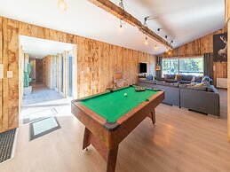 Lush Chalet Near Lake of Butgenbach
