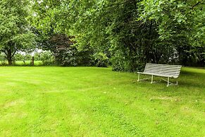 Gorgeous Apartment in Bohon With Garden