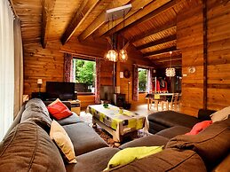 Cozy Chalet in Ardennes With Fenced Garden & Covered Terrace