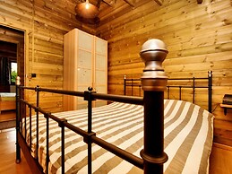 Cozy Chalet in Ardennes With Fenced Garden & Covered Terrace