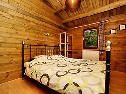 Cozy Chalet in Ardennes With Fenced Garden & Covered Terrace