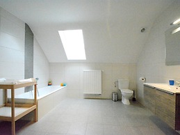 Elegant Child Friendly Villa in Berismenil near Forest