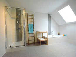 Elegant Child Friendly Villa in Berismenil near Forest