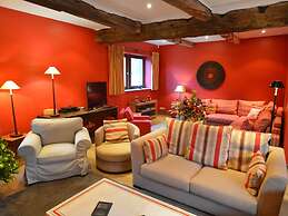 Holiday Home in Mettet With Garden
