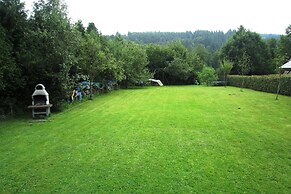 Peaceful Garden Home, Chevron