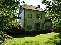 Quiet Cottage in Roumont