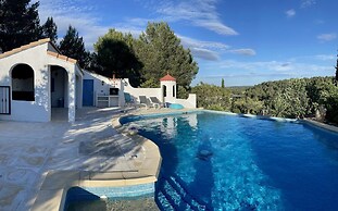 Modern Villa With Private Pool