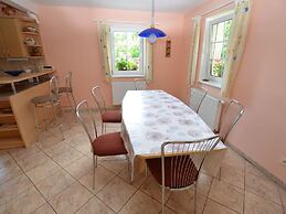 Comfortable Detached House With Large Garden