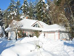 Comfortable Detached House With Large Garden