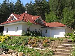 Comfortable Detached House With Large Garden