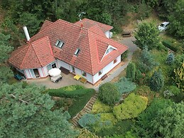 Comfortable Detached House With Large Garden