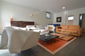 Modern Holiday Home in Zottegem with Hot Tub