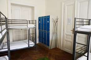 The Republic Garden - Hostel