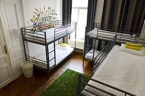 The Republic Garden - Hostel