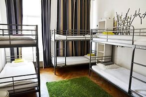 The Republic Garden - Hostel