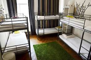 The Republic Garden - Hostel