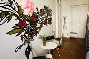 The Republic Garden - Hostel