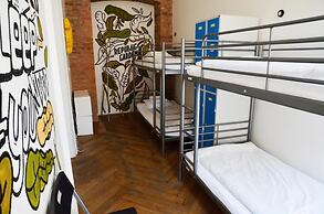 The Republic Garden - Hostel