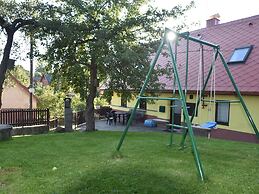 Authentic Holiday Home with Garden near Trutnov