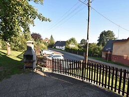 Authentic Holiday Home with Garden near Trutnov