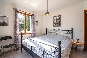 Relaxing Villa Near Lake & Beaches