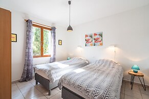 Relaxing Villa Near Lake & Beaches