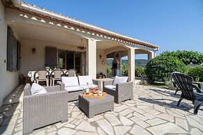 Relaxing Villa Near Lake & Beaches