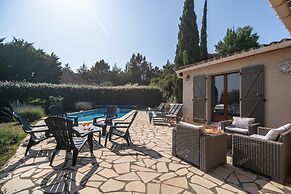 Relaxing Villa Near Lake & Beaches