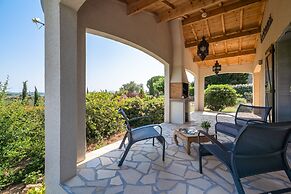 Relaxing Villa Near Lake & Beaches