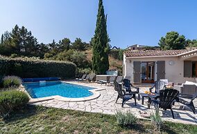Relaxing Villa Near Lake & Beaches