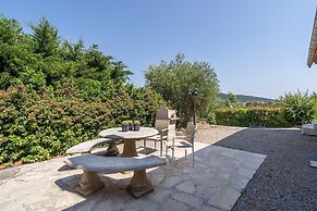 Relaxing Villa Near Lake & Beaches