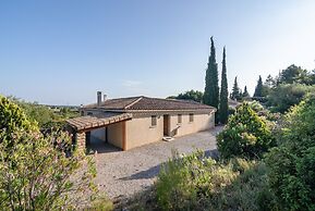 Relaxing Villa Near Lake & Beaches