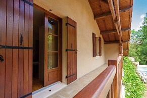 Large Farmhouse With Private Garden