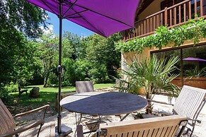 Large Farmhouse With Private Garden