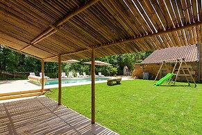 Large Farmhouse With Private Garden