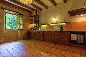 Large Farmhouse With Private Garden