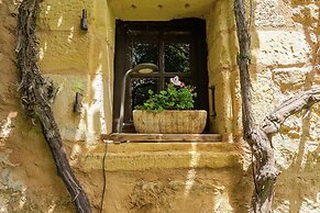 Large Farmhouse With Private Garden