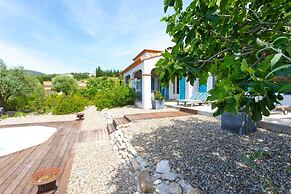 Stylish Family Villa in Felines