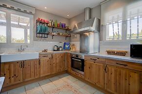 Stylish Family Villa in Felines