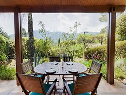 Peaceful Poolside Retreat