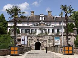 Quaint Apartment with Balcony in Bad Pyrmont near River