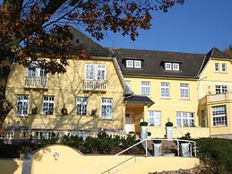 Quaint Apartment with Balcony in Bad Pyrmont near River