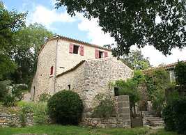 Hilltop Stay Near Beaulieu